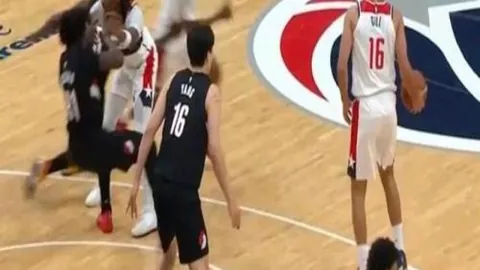 曼联幕后揭秘：朗尼克加盟前夕，年轻教练信心满满，内幕故事全公开！